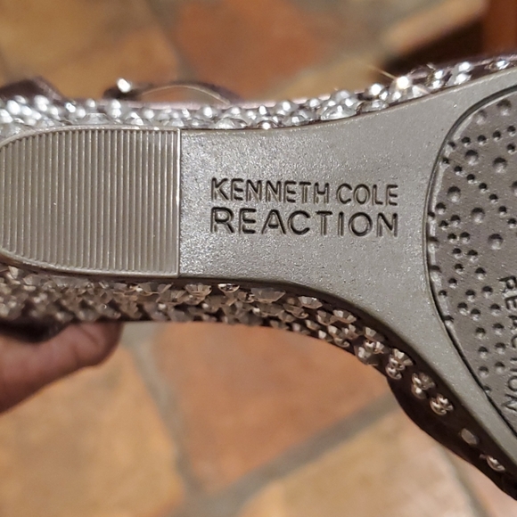 Kenneth Cole Reaction T Strap wedge Sandals - Picture 6 of 7
